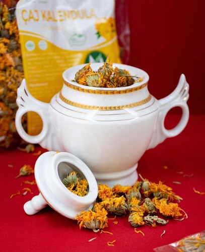 Calendula officinalis tea